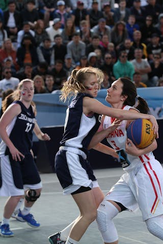 9 Terezie Frgalová (CZE) - 3 Naira Cáceres Martell (ESP) - Spain v Czech Republic, 2016 FIBA 3x3 U18 World Championships - Women, 3rd place, 5 June 2016