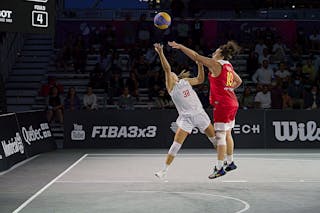 10 Aitana Cuevas (ESP) - 32 Rebekka Kalaydjiev (AUT) - FIBA 3x3, World Tour 2021, Mtl, Can, Esplanade de la Place des Arts. Women final Spain vs Austria