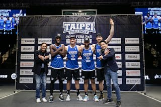 Winner Team with Mayer of the Taipei City