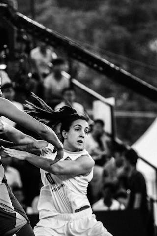 10 Macarena Durso (ARG) - 3 Petra Szabo (HUN) - Argentina v Hungary, 2016 FIBA 3x3 World Championships - Women, Pool, 13 October 2016