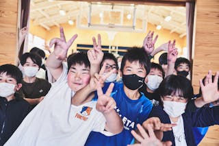 Team UB visit elementary school