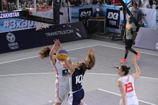 10 Sára Krumpholcová (CZE) - 10 Paula Ginzo (ESP) - Spain v Czech Republic, 2016 FIBA 3x3 U18 World Championships - Women, 3rd place, 5 June 2016