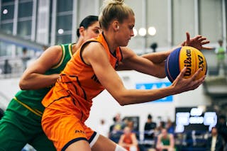 8 Alice Kunek (AUS) - 11 Jill Bettonvil (NED) - Game5_Final_Netherlands vs Australia