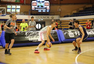6 Gáspár Kerpel-fronius (HUN) - 7 Eric Peña Blanco (AND) - Hungary v Andorra, 2016 FIBA 3x3 U18 European Championships Qualifiers Hungary - Men, Last 8, 17 July 2016