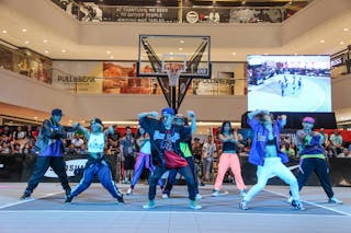Dance crew, 2014. World Tour Manila, 3x3game, 20. July.