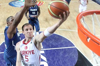 FIBA World Cup silver medalist Sinan G&#252;ler knows Istanbul like the back of his hand.