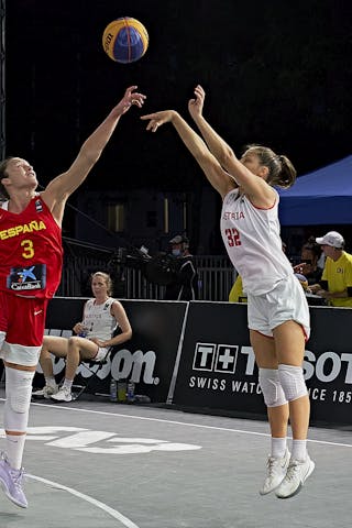 3 Marta Canella (ESP) - 32 Rebekka Kalaydjiev (AUT) - FIBA 3x3, World Tour 2021, Mtl, Can, Esplanade de la Place des Arts. Women final Spain vs Austria
