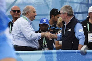 FIBA President Horacio Muratore (left) and IOC President Thomas Bach (right) watched the 3x3 action at the Youth Olympic Games